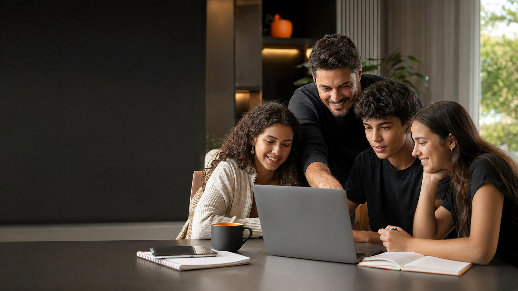 Alunos participando de uma aula de inglês online